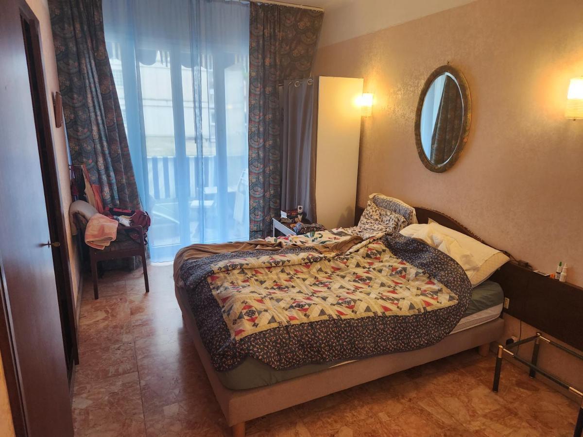 Big Apart 140M2 5Min Walk To Beach Sea &Promenade 3 Double Rooms,Big Living Room 42M2, 3 Showers,9 Beds, Free Parking Nisa Exterior foto