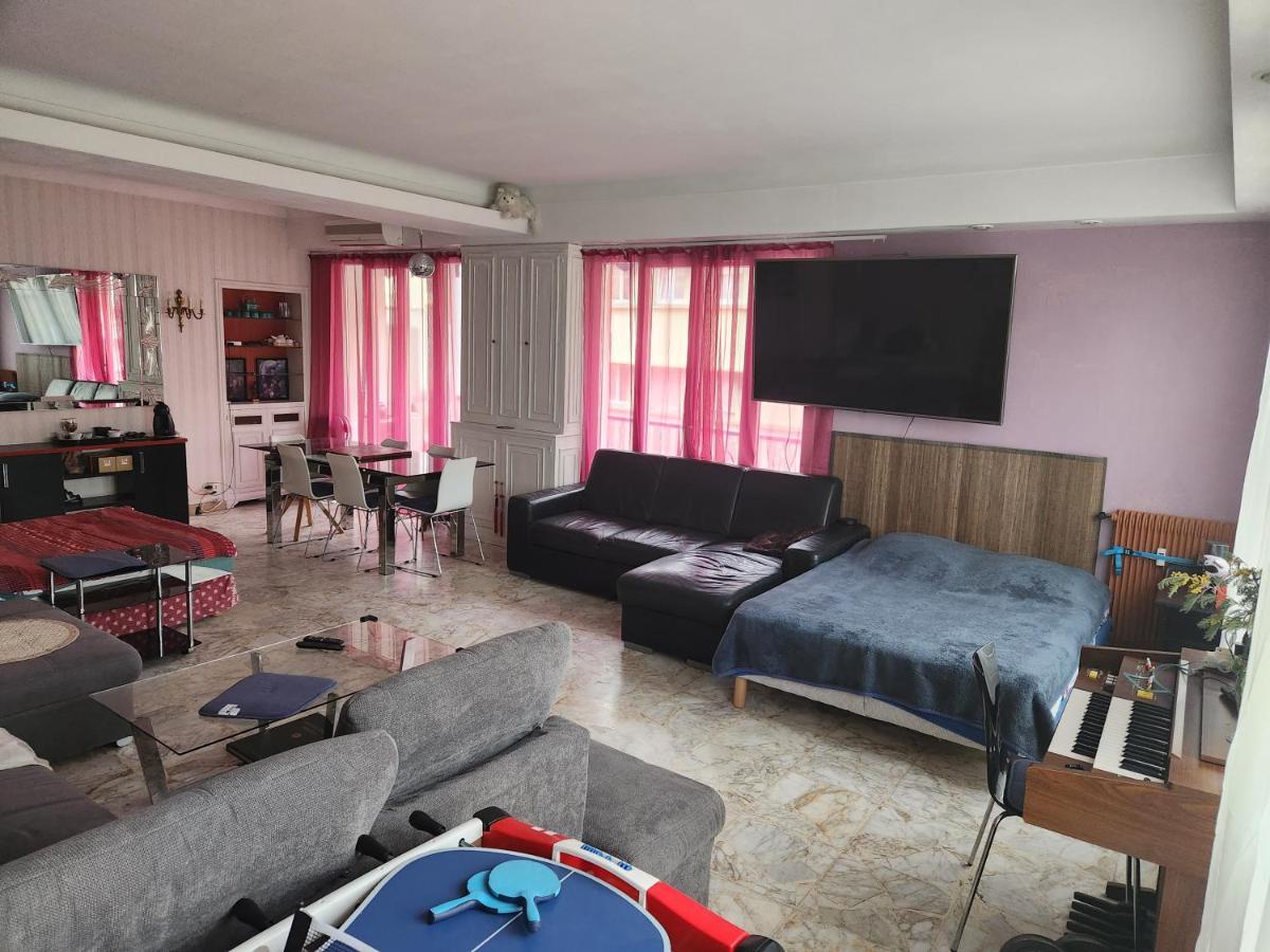 Big Apart 140M2 5Min Walk To Beach Sea &Promenade 3 Double Rooms,Big Living Room 42M2, 3 Showers,9 Beds, Free Parking Nisa Exterior foto